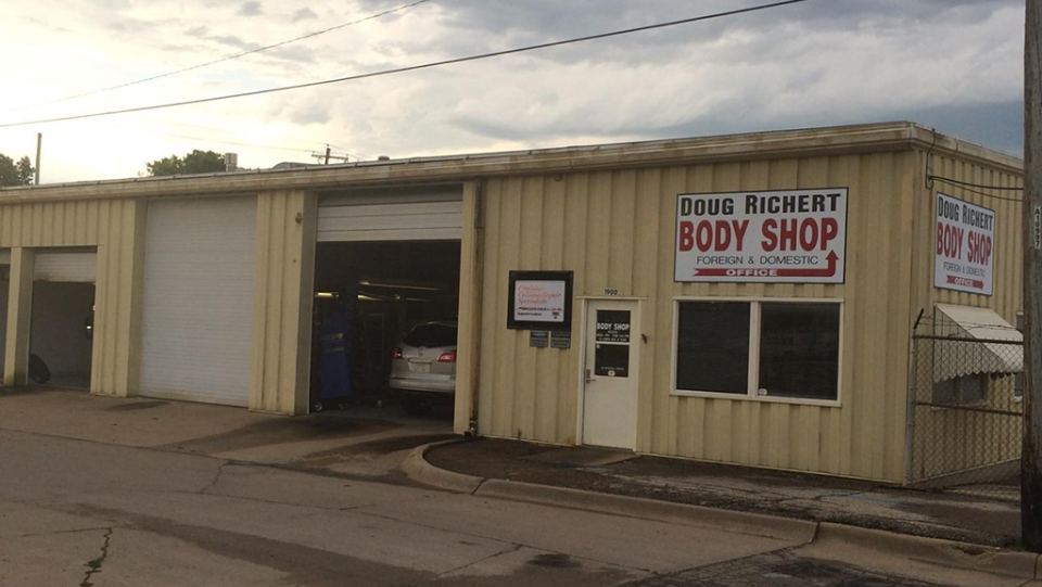 DOUG RICHERT BODY SHOP Image